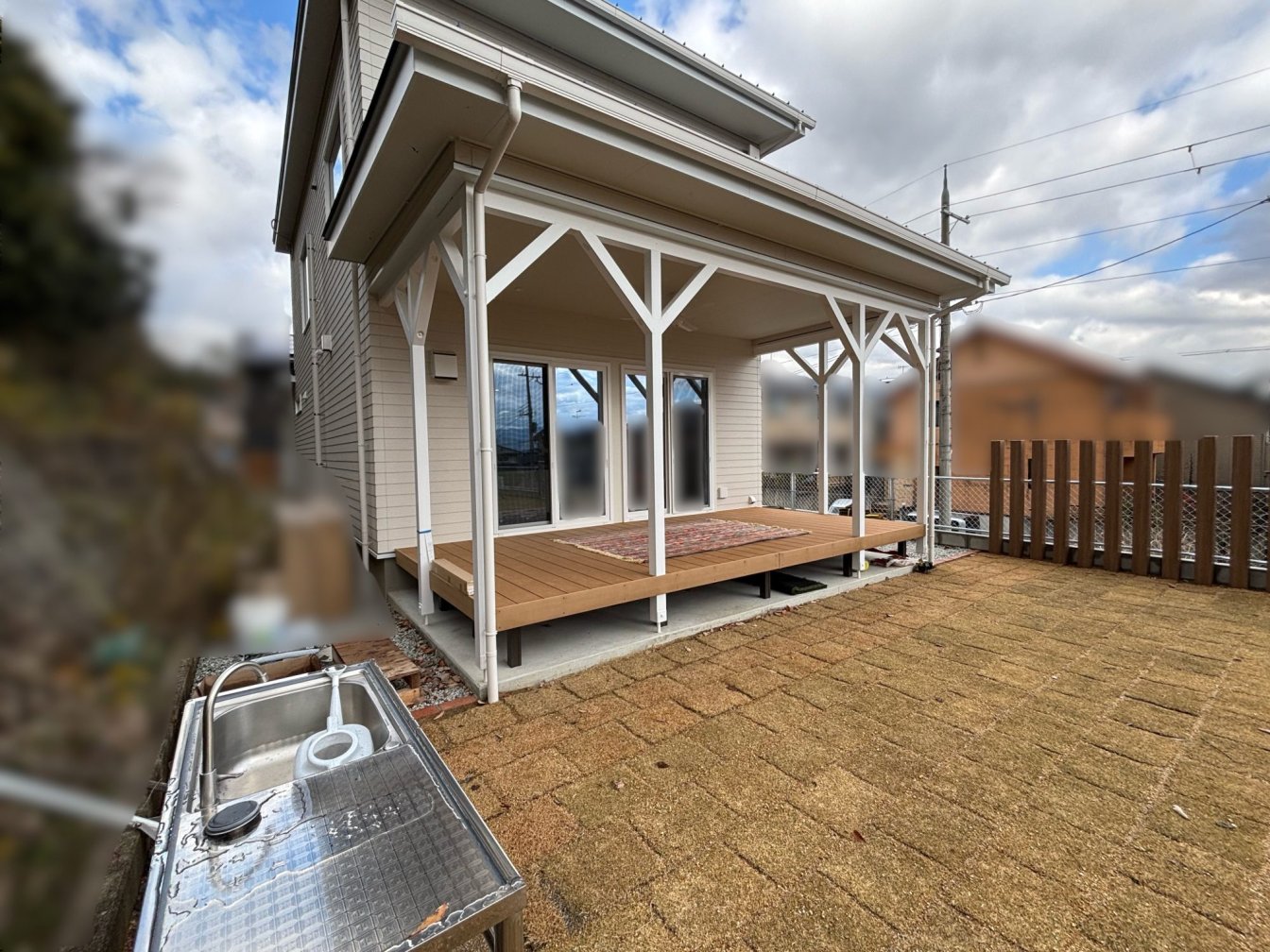 和歌山県三石台 K様邸の新築外構工事・ウッドデッキの施工後-02