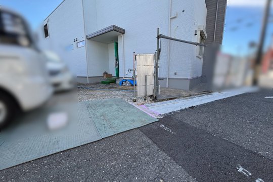 大阪府枚方市 Ⅰ様邸の新築外構工事・玄関前の施工前-02